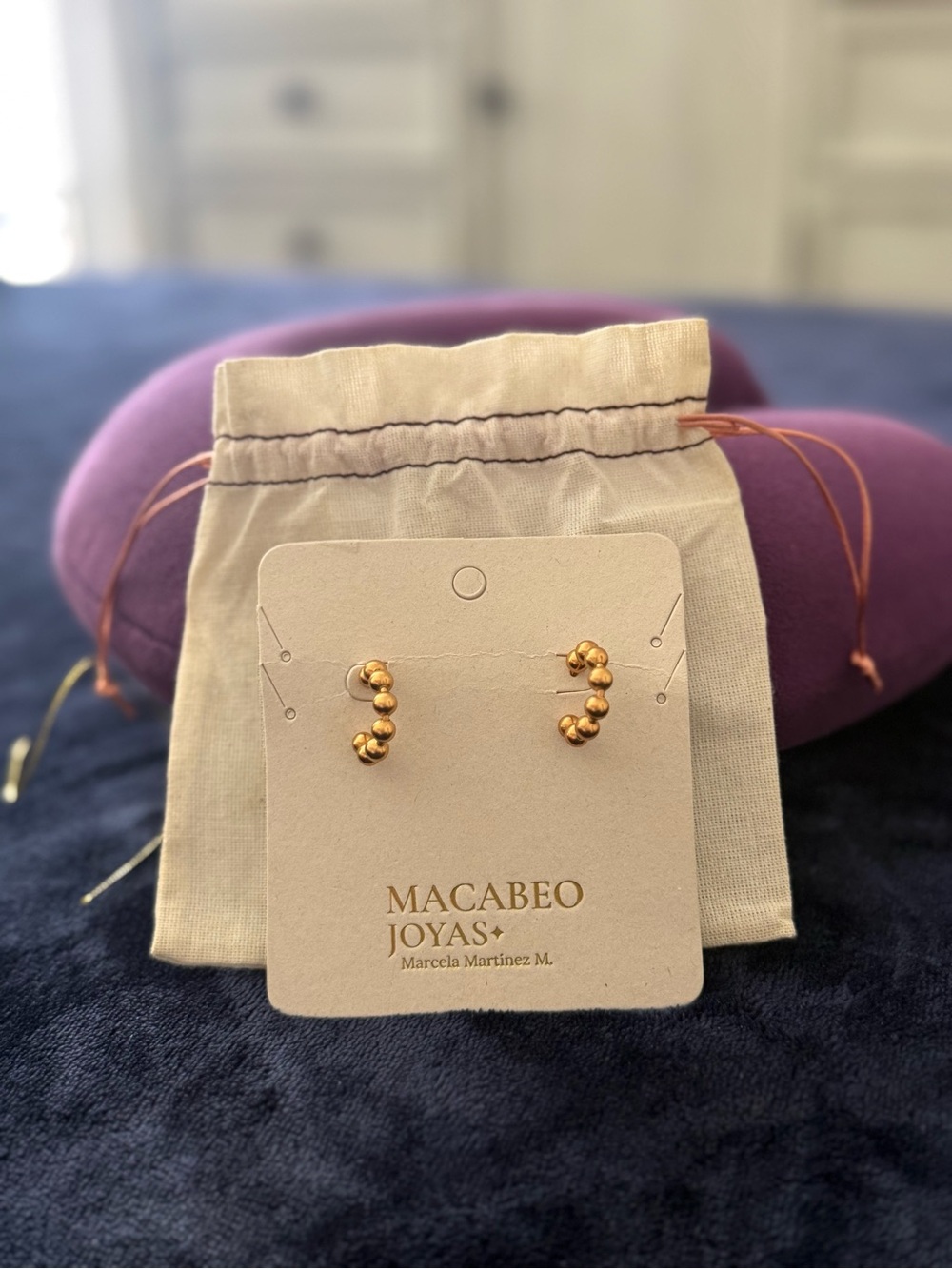 Macabeo Joyas Gold Beaded Mini Hoops